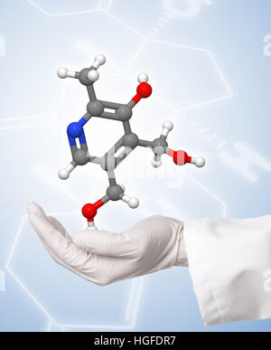 Wissenschaftler halten Molekül Modell über blauer Hintergrund mit chemische Formel Stockfoto