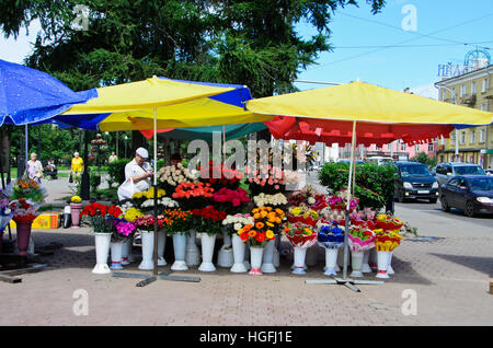 Blume-Stand auf der Straße in der Stadt Irkutsk Stockfoto