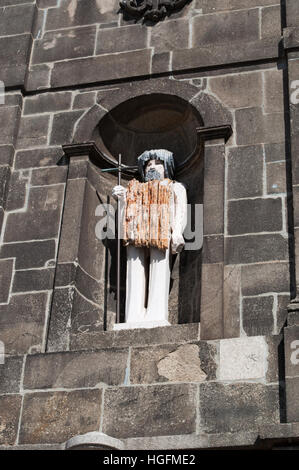 Porto: die Skulptur von St. Johannes der Täufer, Teil der Fonte da Praca da Ribeira, der Brunnen mit Blick auf den Praça da Ribeira (Fluss) Stockfoto