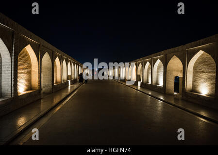 Khaju-Brücke über den Zayanderud River in Isfahan, Hauptstadt der Provinz Isfahan im Iran Stockfoto