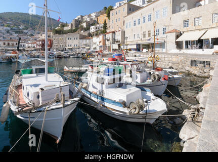 Vertäuten Fischerbooten im Hafen von Hydra, Hydra, Saronische Inseln, Griechenland Stockfoto