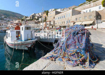 Vertäuten Fischerbooten im Hafen von Hydra, Hydra, Saronische Inseln, Griechenland Stockfoto