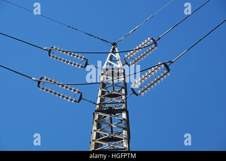 elektrische Pol von unten fotografiert Stockfoto