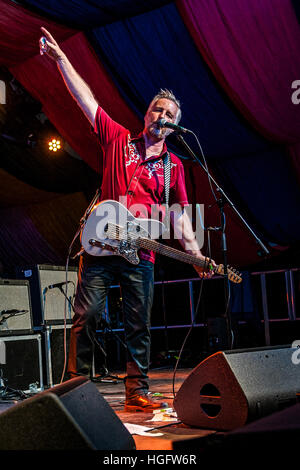 Billy Bragg auf der Bühne Moseley Folk Festival Stockfoto