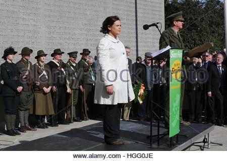 Mary Lou McDonald bereitet sozusagen an der Laube Hill Sinn Féin Zeremonie stattfand im Rahmen der Jubiläumsfeierlichkeiten 1916 in Dublin, Irland Stockfoto