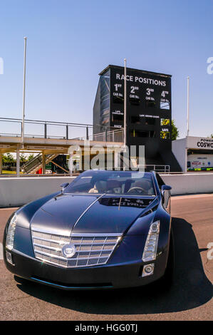 Konzeptfahrzeug Cadillac sechzehn auf Rennstrecke Goodwood Stockfoto