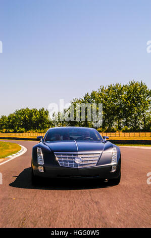 Konzeptfahrzeug Cadillac sechzehn auf Rennstrecke Goodwood Stockfoto