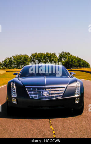 Konzeptfahrzeug Cadillac sechzehn auf Rennstrecke Goodwood Stockfoto