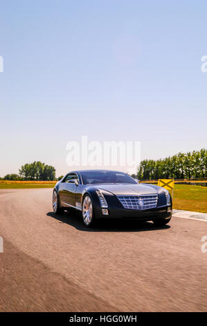 Konzeptfahrzeug Cadillac sechzehn auf Rennstrecke Goodwood Stockfoto