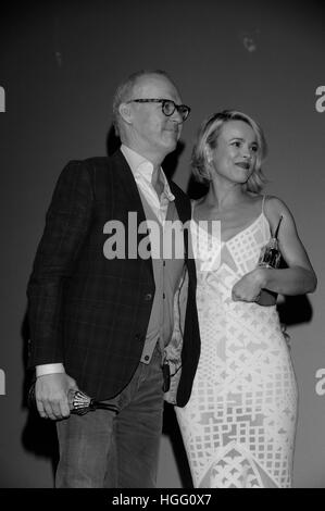 Schauspieler Michael Keaton und Schauspielerin Rachel McAdams aus "Spotlight" erhalten die amerikanische Riviera Award am Arlington Theater während des 31. Santa Barabara International Film Festival am 5. Februar 2016 in Santa Barbara, Kalifornien. Stockfoto