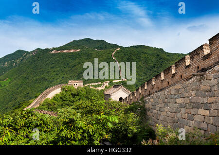 Blick auf die chinesische Mauer bei Mutianyu, China; Konzept für eine Reise nach China Stockfoto