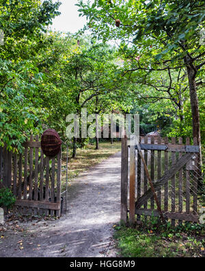 Berlin, Neukölln, Richardstrasse. Comenius-Garten. Einen grünen Stadtpark benannt nach Philosoph Johann Amos Comenius im böhmischen Dorf Rixdorf Stockfoto