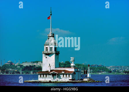 Maiden Tower aka Leanders Turm, der Turm von Leandros oder Kiz Kulesi, südlich von Bosporus oder Bosporus Meerenge, Istanbul, Türkei Stockfoto