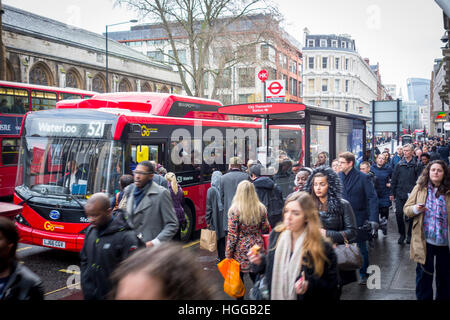 London, UK. 9. Januar 2017. Arbeitskampfmaßnahmen von einigen Londoner U-Bahn Arbeitern verursacht Störung für London-Pendler. © CAMimage/Alamy Live-Nachrichten Stockfoto