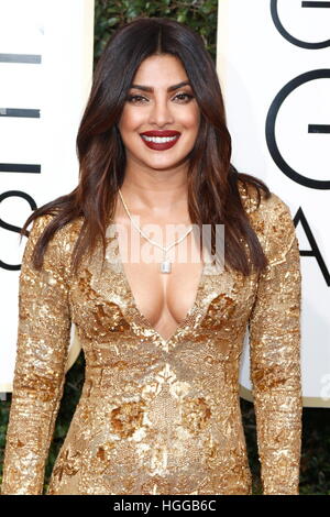 Beverly Hills, uns. 8. Januar 2017. Priyanka Chopra kommt bei der 74. Annual Golden Globe Awards, Golden Globes in Beverly Hills, Los Angeles, USA, im 8. Januar 2017. Foto: Hubert Boesl Photo: Hubert Boesl / / Dpa/Alamy Live News Stockfoto