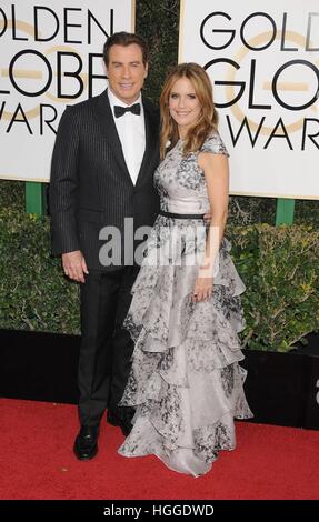 Beverly Hills, CA. 8. Januar 2017. John Travolta Kelly Preston im Ankunftsbereich für 74. Annual Golden Globe Awards 2017 - Ankünfte, The Beverly Hilton Hotel, Beverly Hills, CA 8. Januar 2017. © Adrian Newton/Everett Collection/Alamy Live-Nachrichten Stockfoto