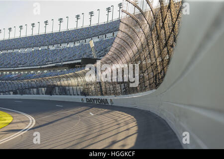 Florida, USA. 9. Jan Gastgeber 2017Daytona International Speedway für große Motorsport-Veranstaltungen während des Jahres, einschließlich die Rolex 24 Stunden und das Daytona 500. Der Speedway befindet sich in Daytona Beach, Florida, die Heimat von NASCAR. © Walter G Arce Sr Asp Inc/ASP/ZUMA Draht/Alamy Live-Nachrichten Stockfoto