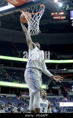 Washington, DC, USA. 9. Januar 2017.  Georgetown Wache L.J PEAK (0) nimmt den Ball für einen Dunk AgainstSt. John in der zweiten Hälfte im Verizon Center in Washington. © Chuck Myers/ZUMA Draht/Alamy Live-Nachrichten Stockfoto