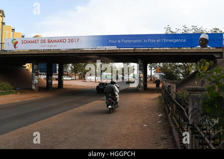 Bamako, Mali. 9. Januar 2017.  Ein paar Tage vor dem Gipfel Afrika Frankreich in Bamako (Mali) am 13. und 14. Januar, die Stadt ist in vollem Gange und versucht, bereit sein, diese 27. Gipfeltreffen unter Partnerschaft, Frieden und Entwicklung unter den besten Bedingungen mit einer Parole, Sicherheit begrüßen zu dürfen. © Le Pictorium/Alamy Live-Nachrichten Stockfoto