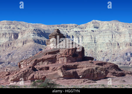 Timna Park - Schraube mit Wüste Berge und blauer Himmel im Hintergrund Stockfoto