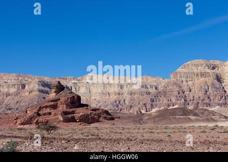 Timna Park - Schraube mit Wüste Berge und blauer Himmel im Hintergrund Stockfoto