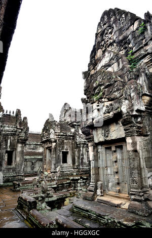 Banteay Samré ist ein Tempel in Angkor, befindet sich östlich der Ost-Baray. Unter Suryavarman II und Yasovarman II im frühen 12. Jahrhundert erbaut, ist es ein Hindu-Tempel in Angkor Wat-Stil. (Angkor Komplex verschiedene archäologische Hauptstädte Khmer Reich 9-15. Jahrhundert Angkor, Kambodscha) Stockfoto