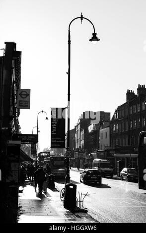 Beleuchtete Straße Szene, Kentish Town, London, England, UK. Stockfoto