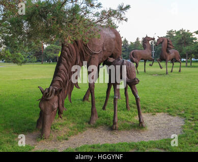 Rostow am Don, Russland-18. Juni 2016: Skulptur der Dampfrösser im Park der Stadt Rostow in der Nähe von Flughafen Stockfoto