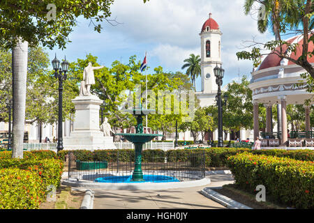 Cienfuegos, Kuba - 17. Dezember 2016: Jose Marti Park, die wichtigsten Platz von Cienfuegos (UNESCO Weltkulturerbe), Kuba Stockfoto