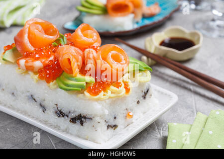 Lachs Sushi Kuchen Stockfoto