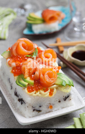 Lachs Sushi Kuchen Stockfoto