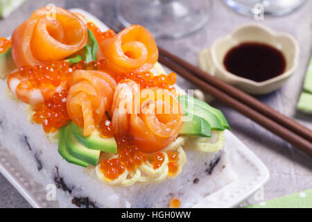 Lachs Sushi Kuchen Stockfoto