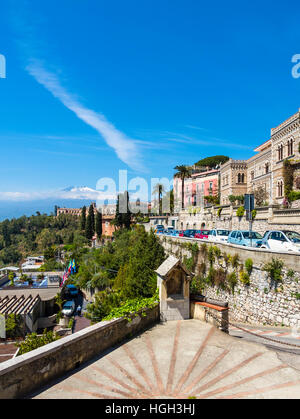 Taormina mit dem Ätna, Sizilien, Italien Stockfoto