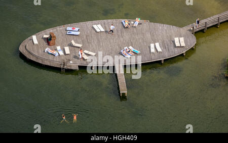 Luftaufnahme von Baden Steg mit liegen und Badegäste, Iberostar Hotel, See Fleesensee, Göhren-Lebbin, Mecklenburgische Seenlandschaft Stockfoto