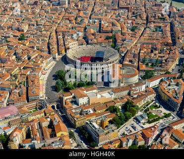 Blick auf die Stadt, Stadtzentrum mit Arena di Verona, Venetien, Veneto, Italien Stockfoto