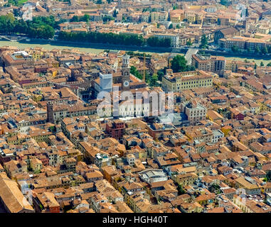 Stadtzentrum mit Torre dei Lamberti, Etsch, Provinz Verona, Veneto, Italien Stockfoto