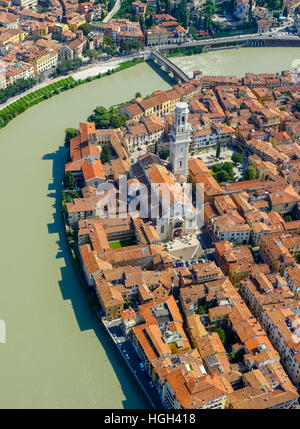 Stadtansicht mit Dom Santa Maria Matricolare, Etsch, Flussschleife, Provinz Verona, Veneto, Italien Stockfoto