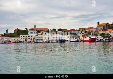 Blick auf die bunten Häuser in Port St. George's, der Hauptstadt des jeweiligen Karibikinsel Grenada Stockfoto