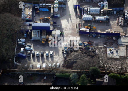 Luftaufnahme von einem Bauherren-Hof auf einer Baustelle Gebäude, UK Stockfoto