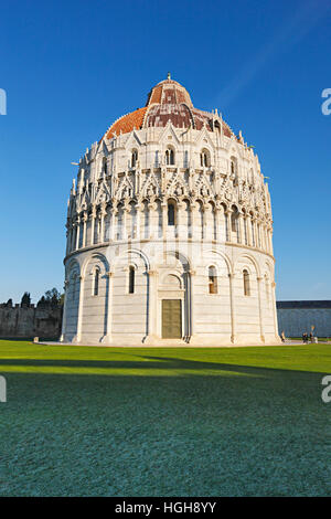 Pisa Baptisterium am Piazza del Duomo, Piazza dei Miracoli in der Toskana Stockfoto