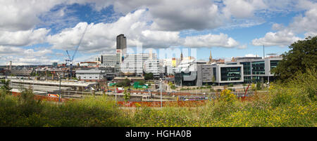 Panorama der Skyline der Stadtzentrum auf einer hellen Sommer Tag, Nordengland South Yorkshire, UK Sheffield Stockfoto