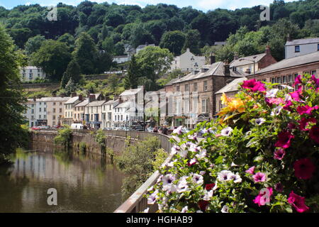 South Parade in Matlock Bath; ein ziemlich englisches Dorf eingebettet in eine Schlucht auf den Derwent in Derbyshire Dales, East Midlands, UK Stockfoto