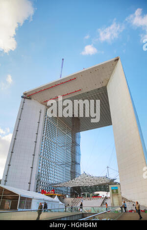 PARIS - NOVEMBER 2: La Défense Geschäftsviertel am 2. November 2016 in Paris, Frankreich. Stockfoto