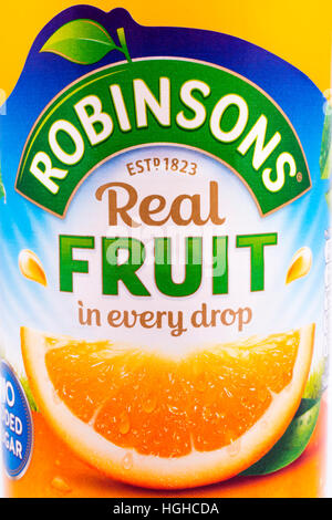 LONDON, UK - 4. Januar 2017: Eine Nahaufnahme der das Etikett einer Weinflasche von Robinsons Obst Cordial Drink, am 4. Januar 2017. Stockfoto