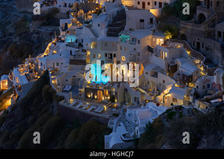 Schöne Dorf Oia, Santorini in der Nacht Stockfoto