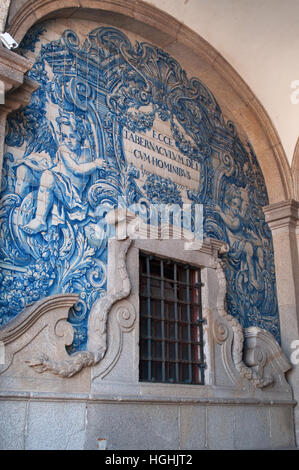 Porto, Portugal, Europa: Details der gotische Kreuzgang der Sé do Porto, der Kathedrale von der alten Stadt, dekoriert mit barocken Azulejos Stockfoto