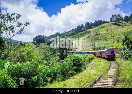 Traditionelle Zug von Kandy nach Ella, touristische Reise in Sri Lanka Stockfoto