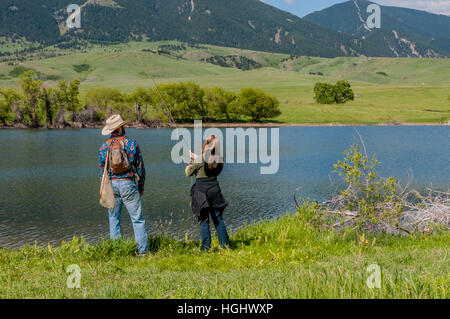 USA, Wyoming, Wolf, Eaton Ranch Fischen am Teich Stockfoto