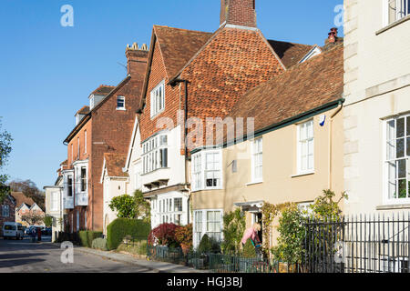 Periode Häuser auf North Walk durch die Kathedrale von Salisbury, Salisbury, Wiltshire, England, Vereinigtes Königreich Stockfoto