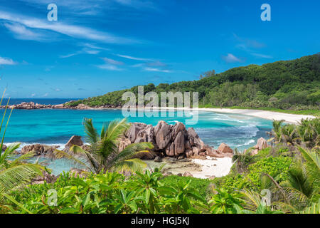 Strand von Anse Coco auf La Digue Island auf den Seychellen Stockfoto